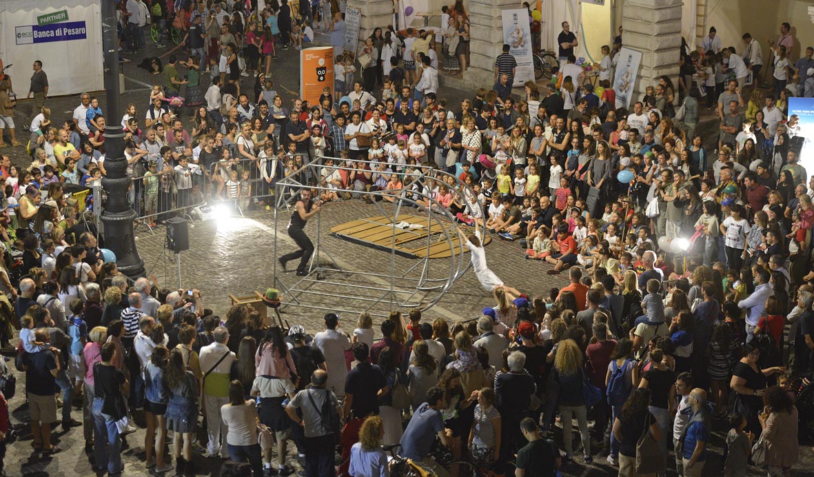 mezzanotte Pesaro