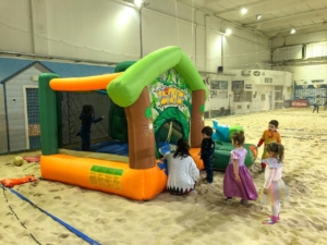 Sala per feste di compleanno con gonfiabili e giochi per bambini da 0 a 13  anni - Ancona 